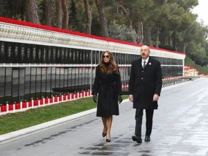 İlham Əliyev və Birinci vitse-prezident Mehriban Əliyeva Şəhidlər xiyabanını ziyarət ediblər.