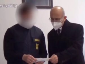 Masallı rayon Mərkəzi Xəstəxanasının direktoru Cəlil Nəzərovun həbs olunması videosu yayıldı.
