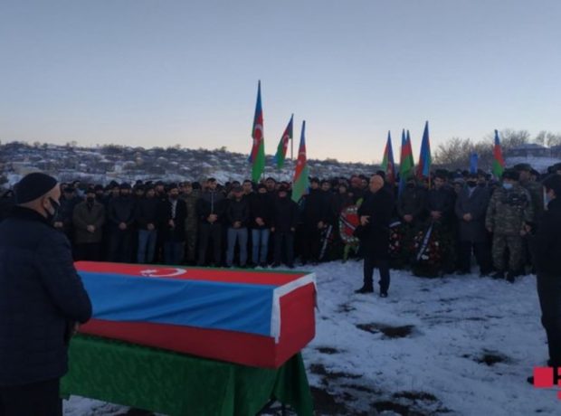 Minaya düşərək şəhid olan əsgər dəfn edilib FOTOLAR