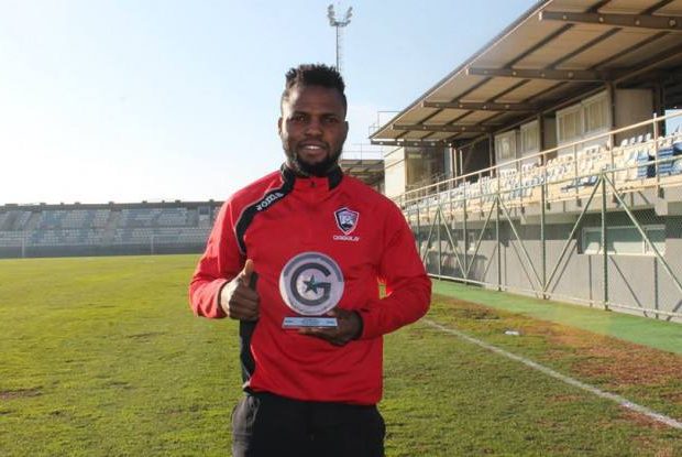 Azərbaycanın 2 klubu nigeriyalı hücumçuya təklif göndərib