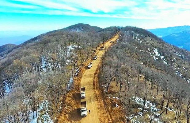 Şuşa şəhərinədək 2 hərəkət zolağı enində xidməti yol istifadəyə verilib. FOTOLAR