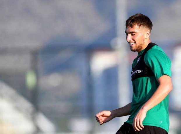 Millimizin futbolçusunun Niderland klubunda debütü niyə ləngidi?