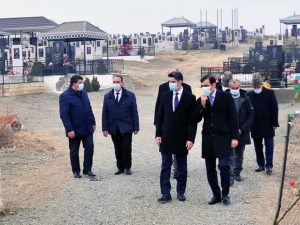 İcra başçısı və deputat şəhidləri ziyarət edib – FOTOLAR
