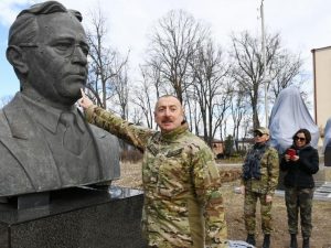 “Güllələnmiş heykəllər” Şuşaya qaytarıldı – Fotolar