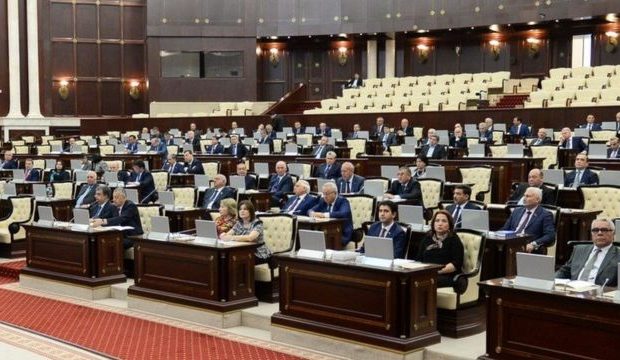 Deputatların vaksinasiyasına başlanıb