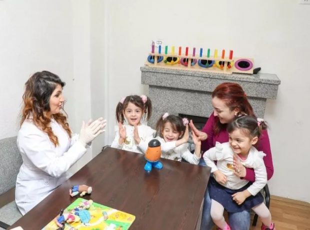 Heydər Əliyev Fondunun dəstəyi ilə eşitmə qüsuru olan şəxslərin əməliyyatı həyata keçirilib FOTOLAR