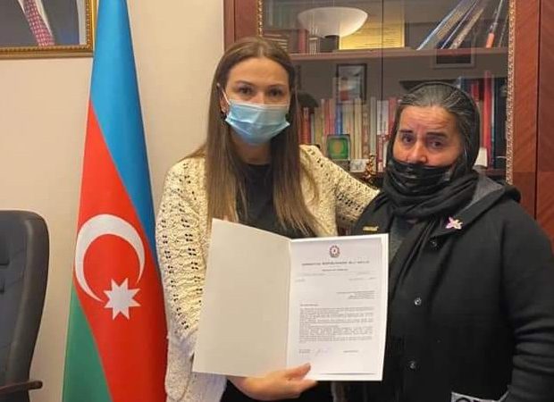 Qənirə Paşayeva Lerik sakini Sevinc Babayeva ilə görüşüb FOTO