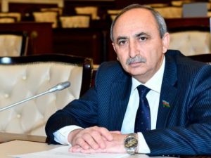 Deputat Əziz Ələkbərli 5-ci kalonun illər boyu qanunsuz olan əməllərindən söhbət açıb