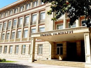 Təhsil haqqında dövlət sənədlərinin elektron qaydada verilməsi təsdiq olunub-FOTO