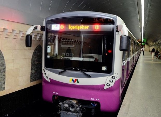 Metro stansiyalarının vestibülləri gediş haqqının kartlara yüklənməsi üçün açılıb