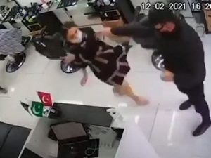 Qadına qarşı kobudluq edən polis vəzifəsindən uzaqlaşdırıldı-VİDEO