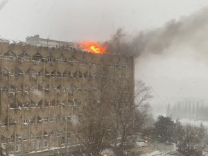 Bakıda  yaşayış  binası yanır