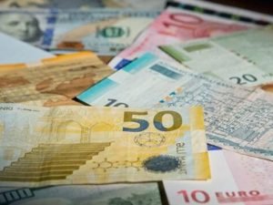 Rəsmi məzənnələr açıqlandı