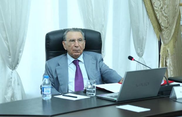 Direktor Ramiz Mehdiyevi məhkəməyə verdi