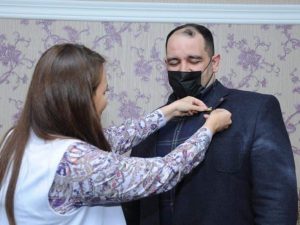 Millət vəkili Qənirə Paşayeva Qarabağ qazisi İlham Zəkiyevi təbrik etdi-FOTO