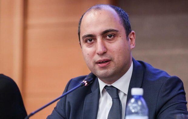 Emin Əmrullayev intihar edən məktəblilərdən yazdı – FOTO