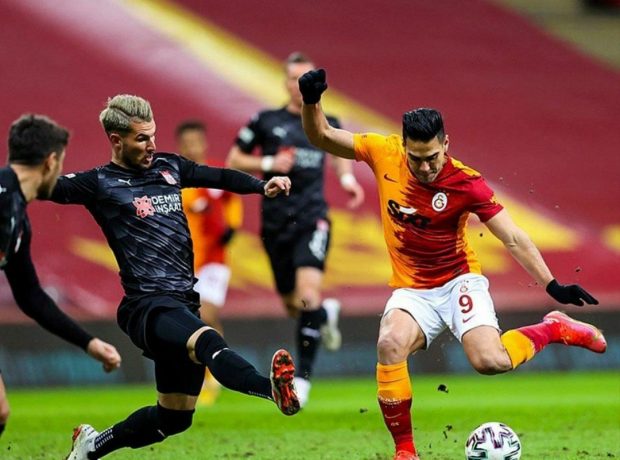 “Galatasaray” öz meydanında heç-heçə etdi
