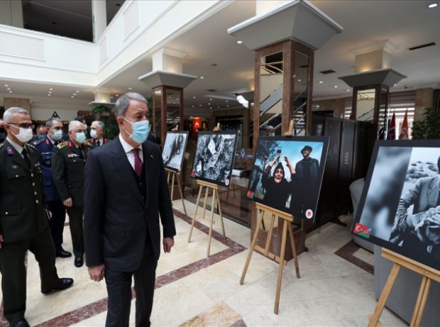 Hulusi Akar Xocalıya həsr olunan sərgidə – VİDEO