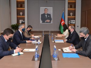 Ceyhun Bayramov Özbəkistan səfiri ilə görüşdü