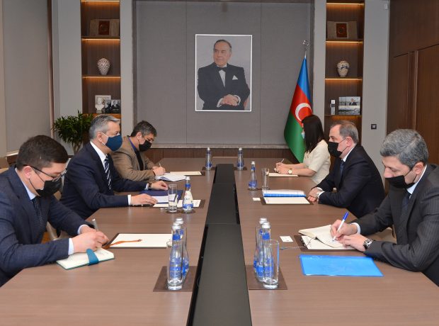 Ceyhun Bayramov Özbəkistan səfiri ilə görüşdü