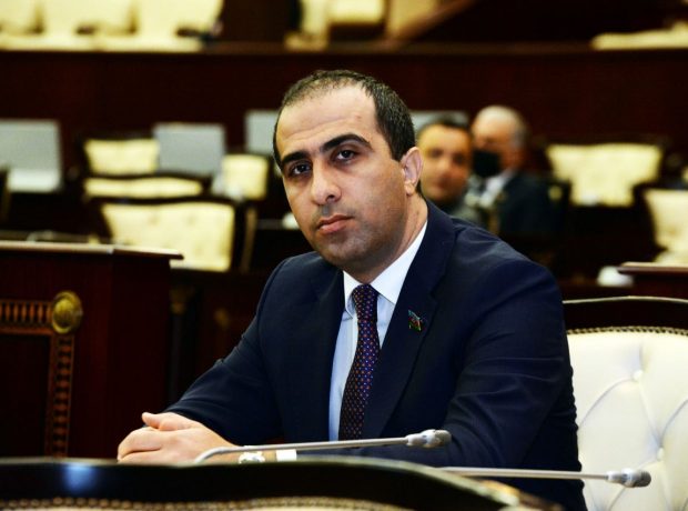 “Polis, hakim, deputat pisdir, bəs sən özün yaxşısanmı?”