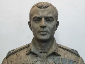image-bust
