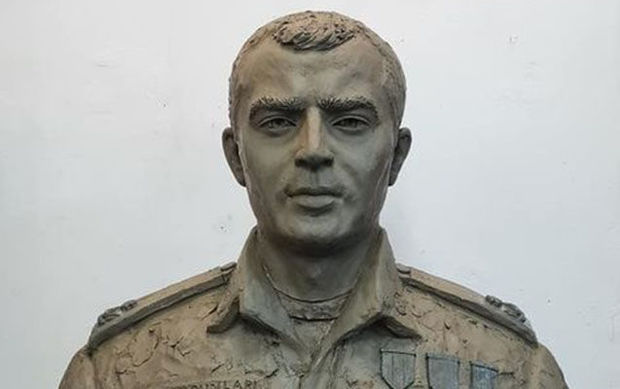 image-bust