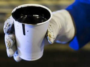 image-151221130028_oil_624x351_reuters