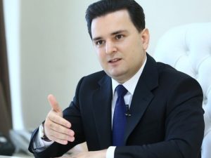 image-1655383994_1655383765-r-qasim