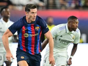 image-robert-lewandowski-clasico-e1659181849410