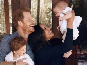 image-2021-12-23t170914z_339294537_mt1eyeim242218_rtrmadp_3_first-picture-of-harry-and-meghan-s-daughter-lilibet-pic_32ratio_900x600-900x600-54209