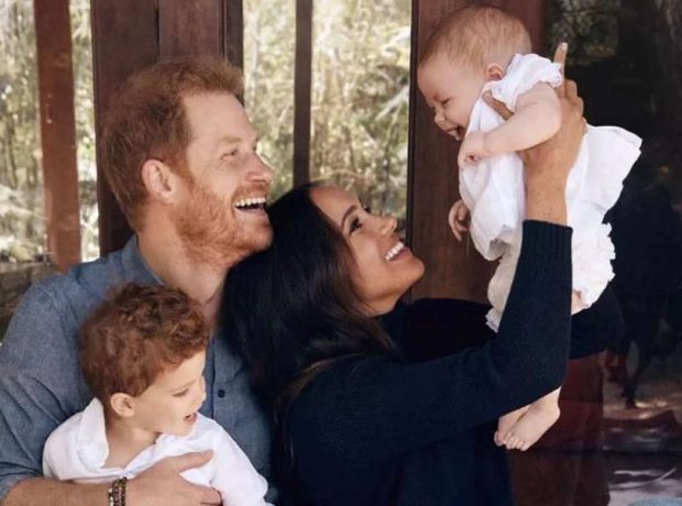 image-2021-12-23t170914z_339294537_mt1eyeim242218_rtrmadp_3_first-picture-of-harry-and-meghan-s-daughter-lilibet-pic_32ratio_900x600-900x600-54209
