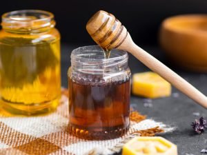 image-dripping-honey-in-glass-jar-pic_32ratio_1200x800-1200x800-93663