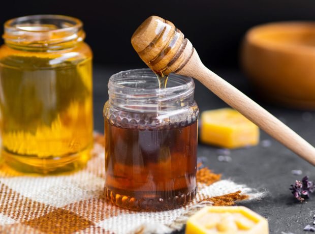 image-dripping-honey-in-glass-jar-pic_32ratio_1200x800-1200x800-93663