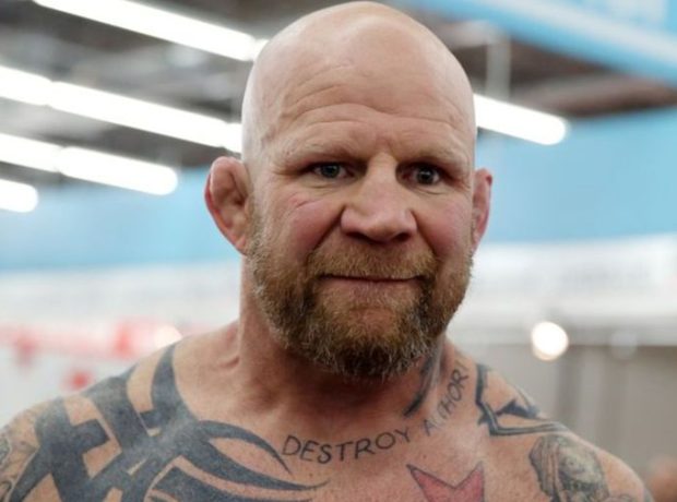 image-ui-5b3d76035b03e8-pic905-895x505-93708