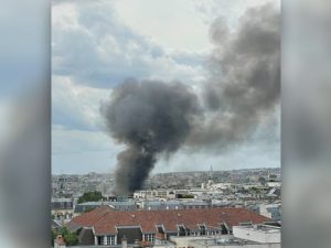 image-un-important-panache-de-fumee-est-visible-dans-le-5e-arrondissement-de-paris-ce-mercredi-apres-une-explosion-au-gaz-1660833-pic_32ratio_900x600-900x600-58826