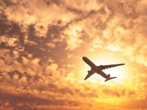 image-plane-passing-by-sun-cloudy-day-pic_32ratio_900x600-900x600-21672