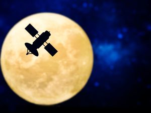 image-satellite-silhouette-over-a-full-moon-pic_32ratio_900x600-900x600-8394