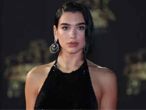 image-sevgilisinden-ayrilan-dua-lipa-telefon-16604717_1055_amp