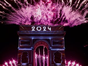 image-upload-2023-12-31t232827z_989578231_rc2m85aewj6x_rtrmadp_3_new-year-france-fireworks-pic_32ratio_1200x800-1200x800-5774