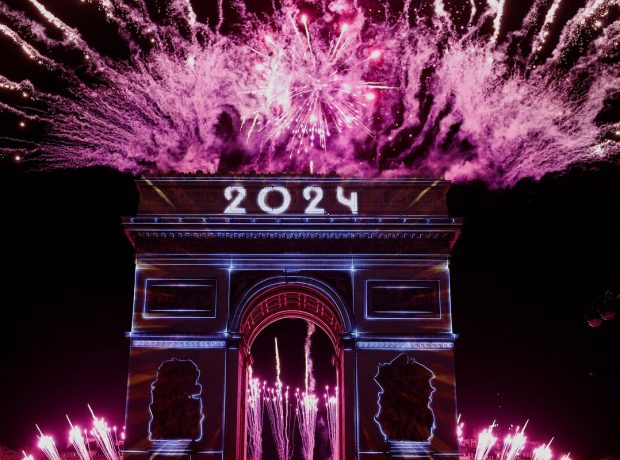 image-upload-2023-12-31t232827z_989578231_rc2m85aewj6x_rtrmadp_3_new-year-france-fireworks-pic_32ratio_1200x800-1200x800-5774