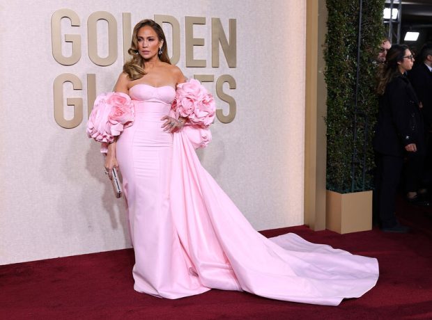 image-upload-2024-01-08t024413z_1709520316_hp1ek1807llfw_rtrmadp_3_awards-golden-globes-pic_32ratio_900x600-900x600-23982