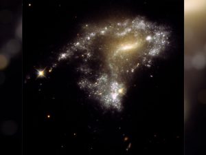image-hubble-am1054-325-stsci-01hn3advebby90vcp5v9ewh6a8-pic_32ratio_1200x800-1200x800-29887