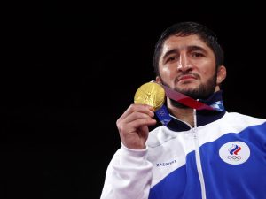 image-2021-08-07t124935z_1655545868_sp1eh870zml4b_rtrmadp_3_olympics-2020-wre-m-fs97kg-medal-pic_32ratio_900x600-900x600-51369