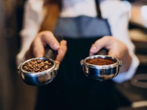 image-barista-coffee-house-with-portafilter-holders_1303-31338-pic_32ratio_900x600-900x600-64585