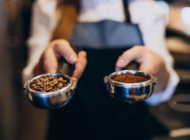 image-barista-coffee-house-with-portafilter-holders_1303-31338-pic_32ratio_900x600-900x600-64585