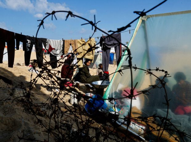 image-upload-2024-02-11t100845z_349640215_rc2jz5ar2hz5_rtrmadp_3_israel-palestinians-gaza-rafah-family-pic_32ratio_900x600-900x600-35778