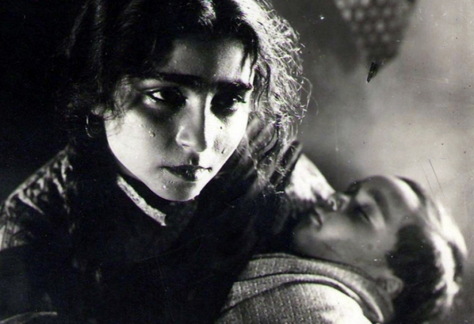 İzzət Orucova: İlk kino aktrisası və akademik