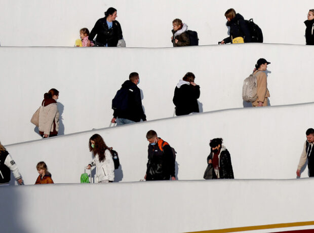 image-692ef9fe02e8bd781805be6b