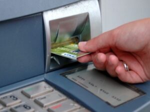 image-2018-02-17-12-42-015a3d1976d34fe_bankomat-pensiya-pul-maash